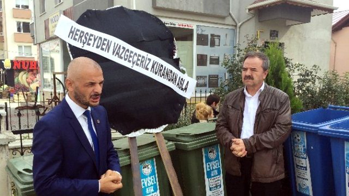 Bolu\'da Çöpe Kuran-ı Kerim Atılmasına Çelenkli Tepki
