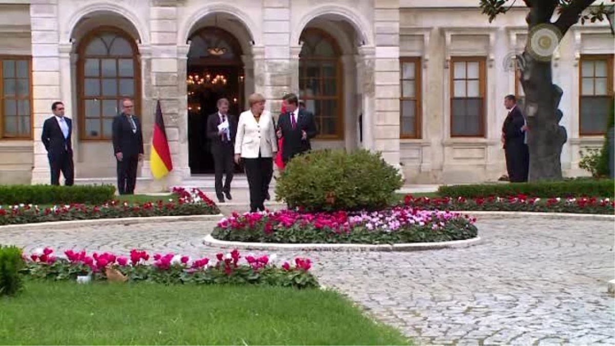 Davutoğlu-Merkel Görüşmesi Sona Erdi