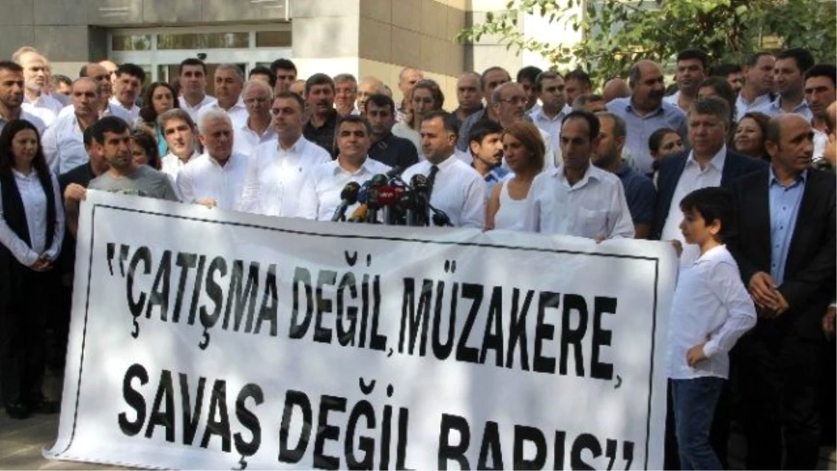 Diyarbakır\'da \'Barış\' Çağrısı Yapan 750 Stk Beyaz Güvercinler Uçurdu