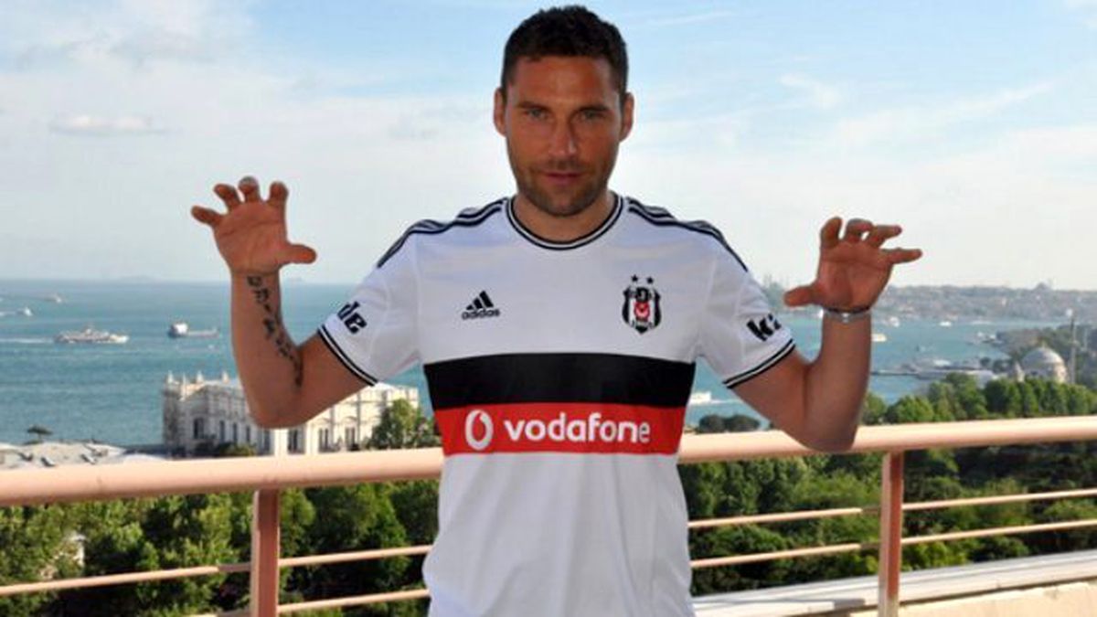 Dusko Tosic, Arnavutluk Bayrağını Görünce Taraftarların Yanına Gitmedi