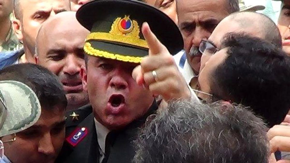 Şehit Kardeşinin Cenazesinde Siyasilere Yüklenen Yarbay'a Uyarı Cezası