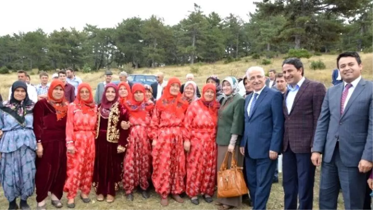 İdrisyayla Köyü Sakinleri Pancar Pekmezi Şenliğinde Buluştu