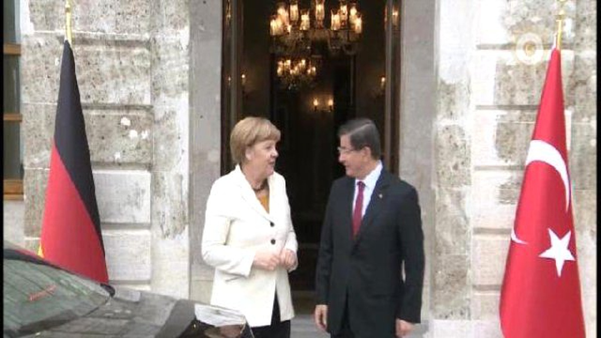 Merkel\'den Davutoğlu\'na Atatürk Sorusu