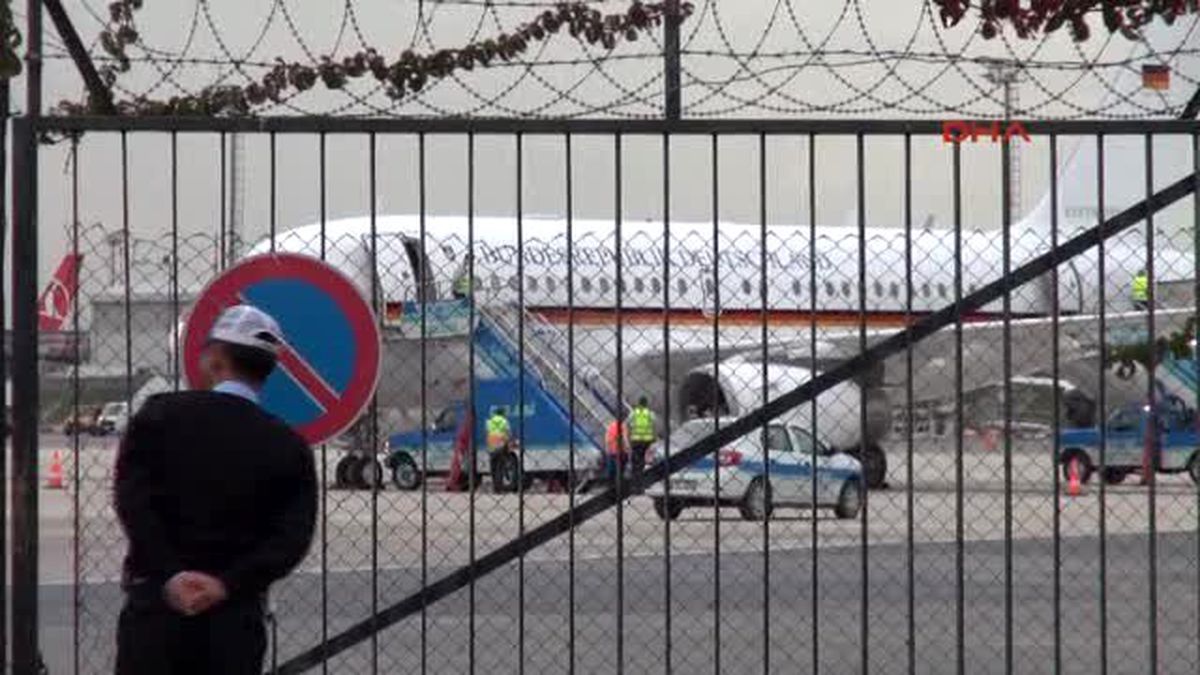 Merkel Türkiye\'den Ayrıldı...