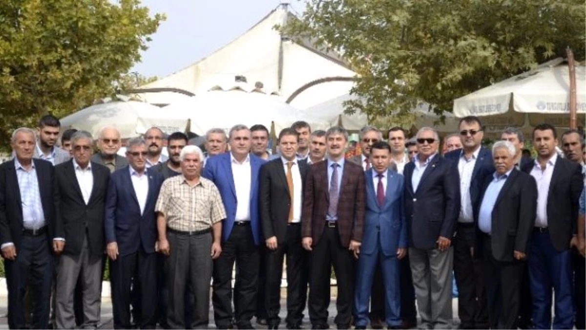 MHP Turgutlu İlçe Teşkilatı Oda Başkanları ve Muhtarlarla Buluştu