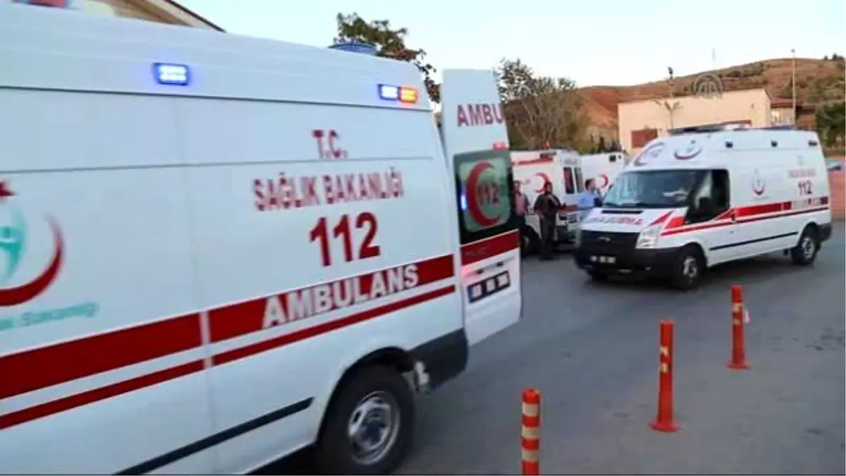 Otobüs ile Tır Çarpıştı: 1 Bebek Öldü, 42 Yaralı (2)