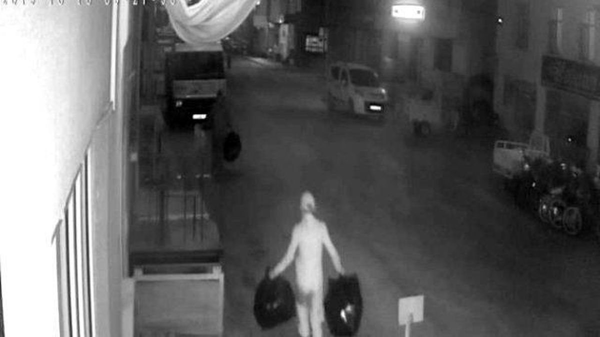 10 Dakikada 10 Bin Liralık Sigara Çaldılar