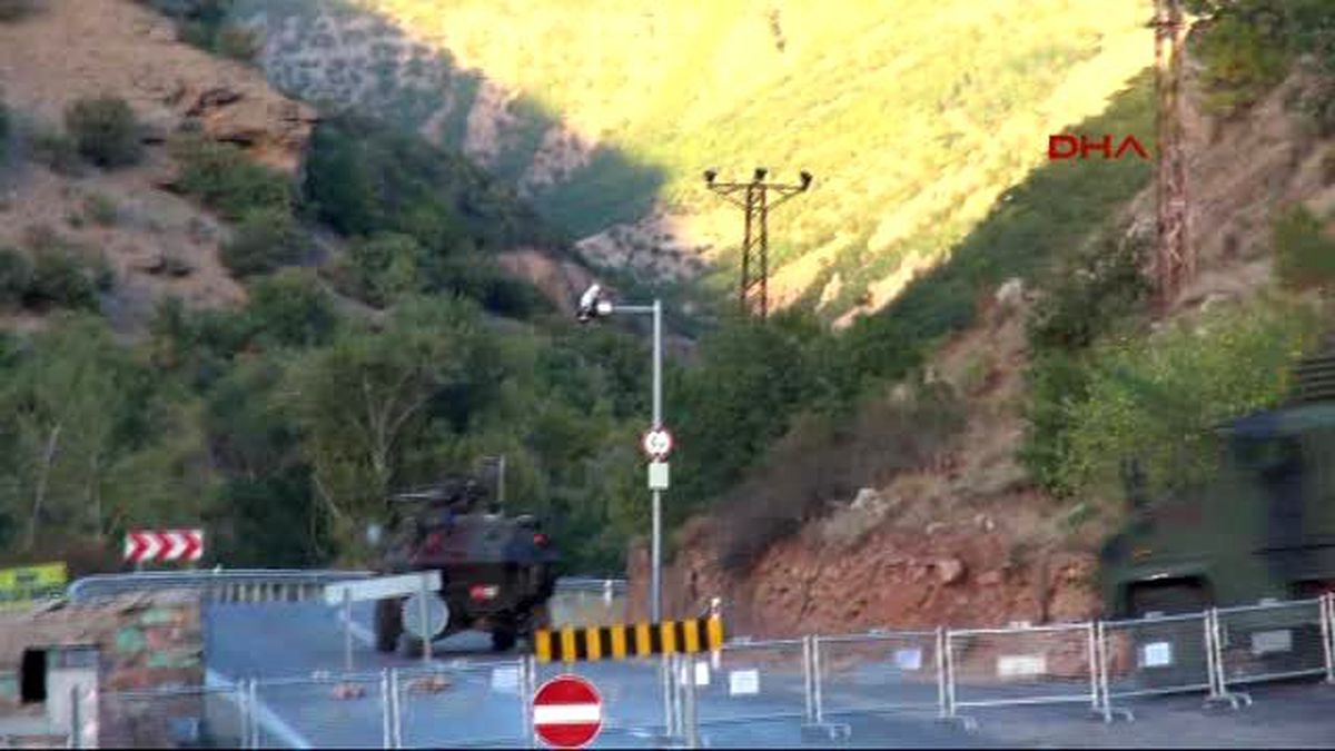 Tunceli\' de Operasyona Giden Askeri Araca Bombalı Saldırı