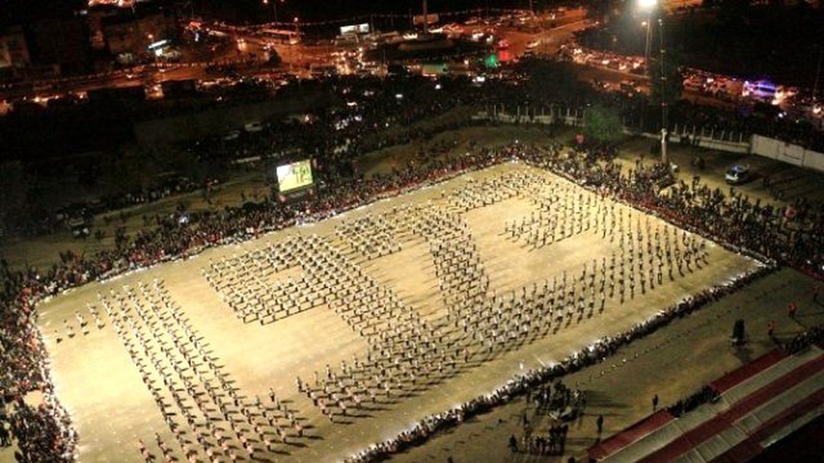 2015 Kişi Aynı Anda Zeybek Oynayacak