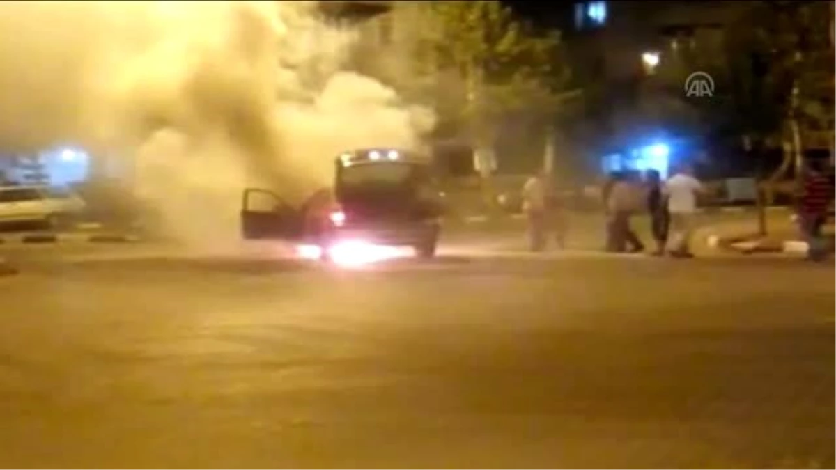 Adana\'da Seyir Halindeki Otomobil Yandı