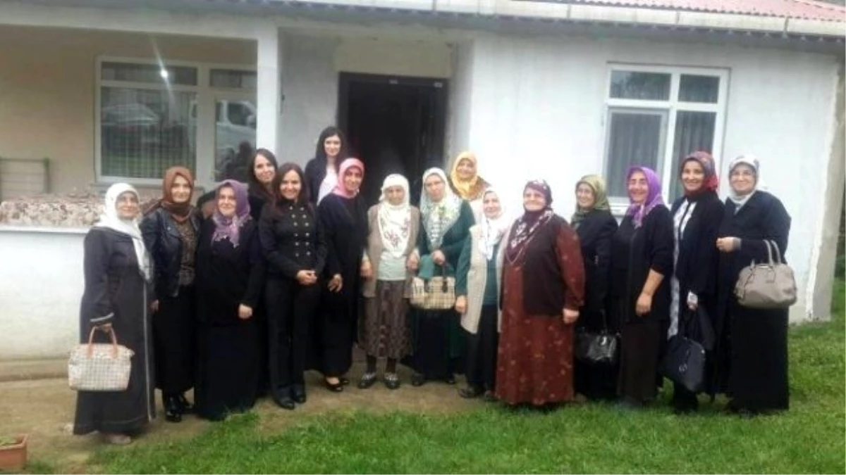 AK Parti\'li Kadın Başkandan \'Kadın Derneklerine\' Tepki