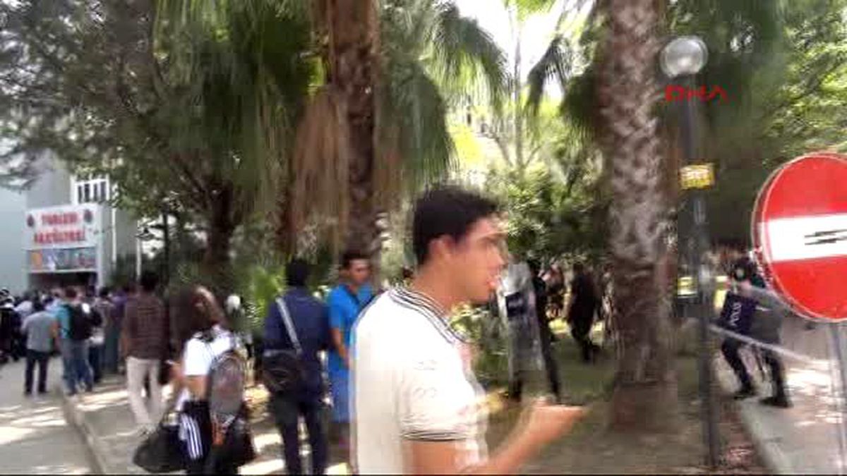 Antalya Akdeniz Üniversitesi'nde Afiş Gerginliği