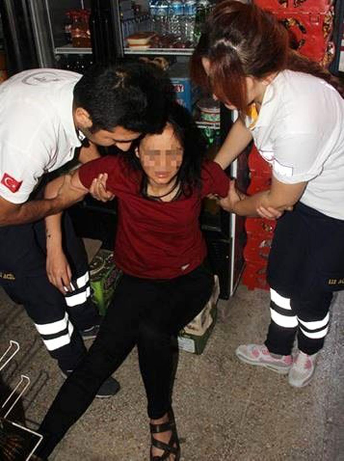 Arkadaşlarının Uyuşturucu Verdiği Kız Bakkala Sığındı