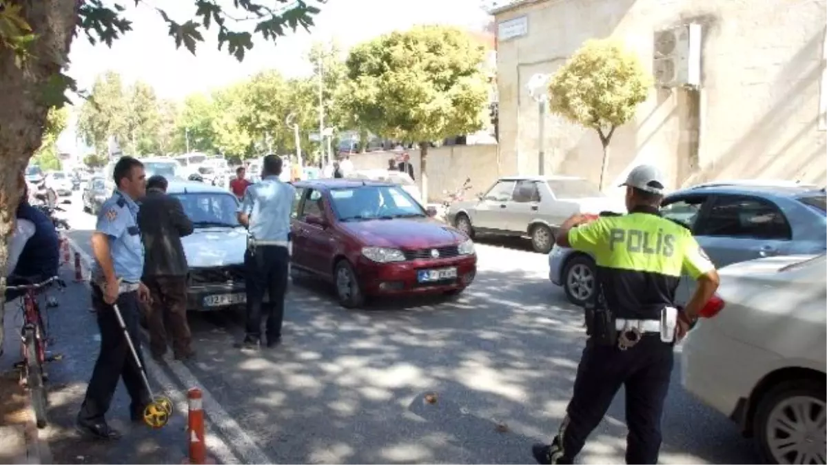 Ayağı Otomobilin Altında Kaldı