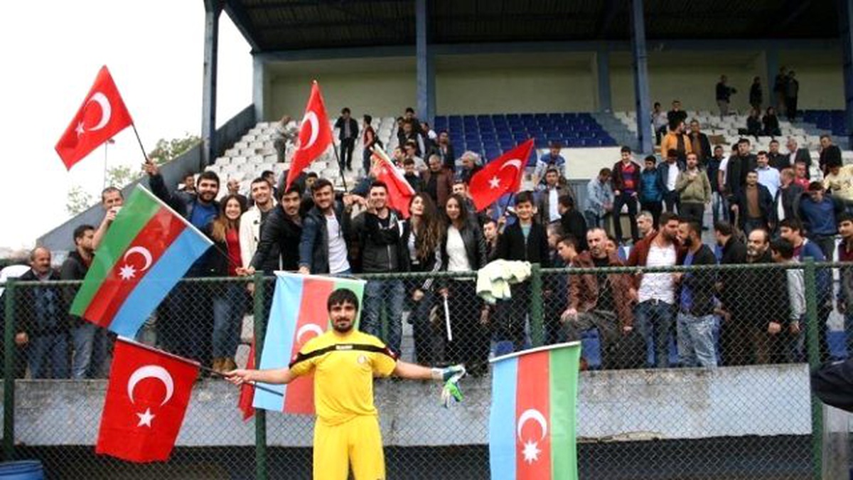 Bal Ligi Maçında Türkiye-azerbaycan Kardeşliği