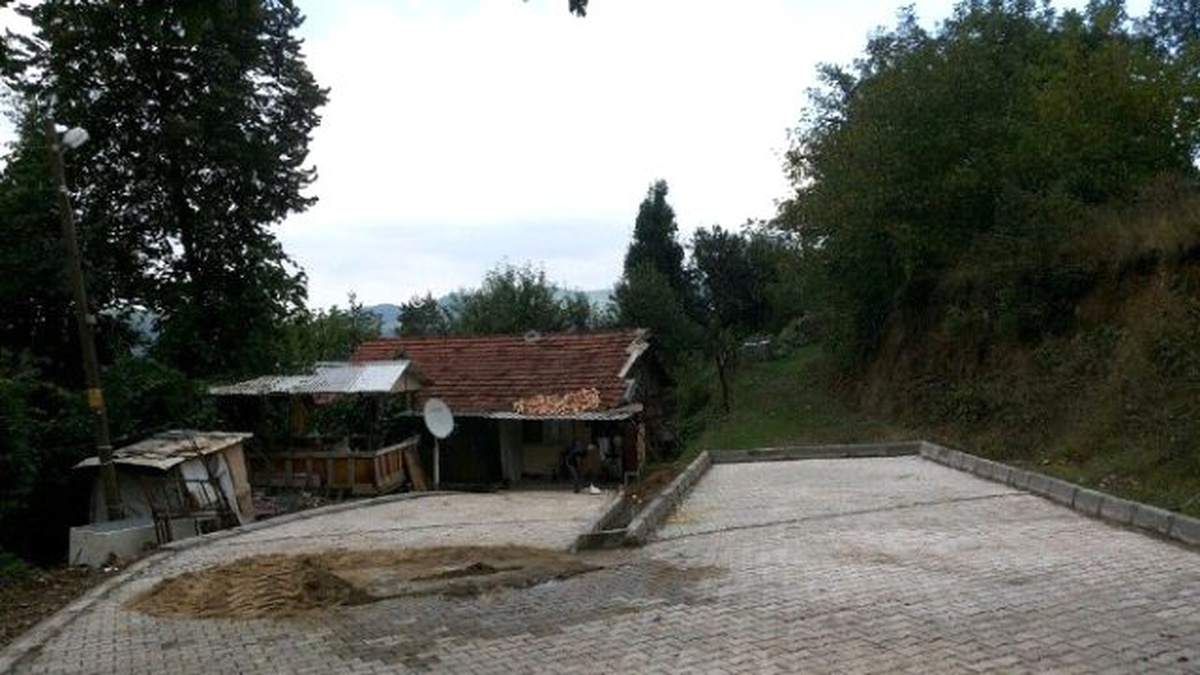 Başiskele\'de 3 Mahalleye Parke Taşı Döşeniyor