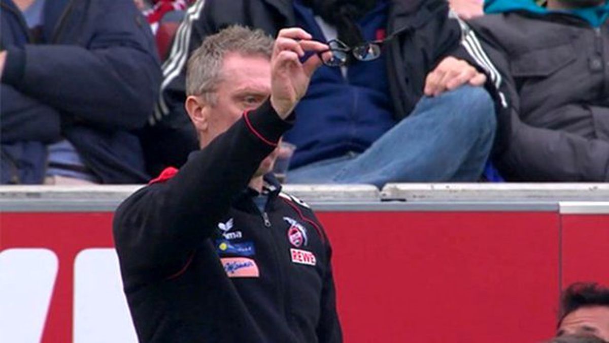 Elle Atılan Gol Sonrası Hakeme Gözlük!