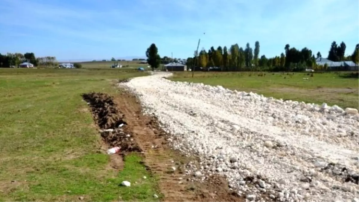 Erciş Belediyesi\'nden Yol Açma Çalışması