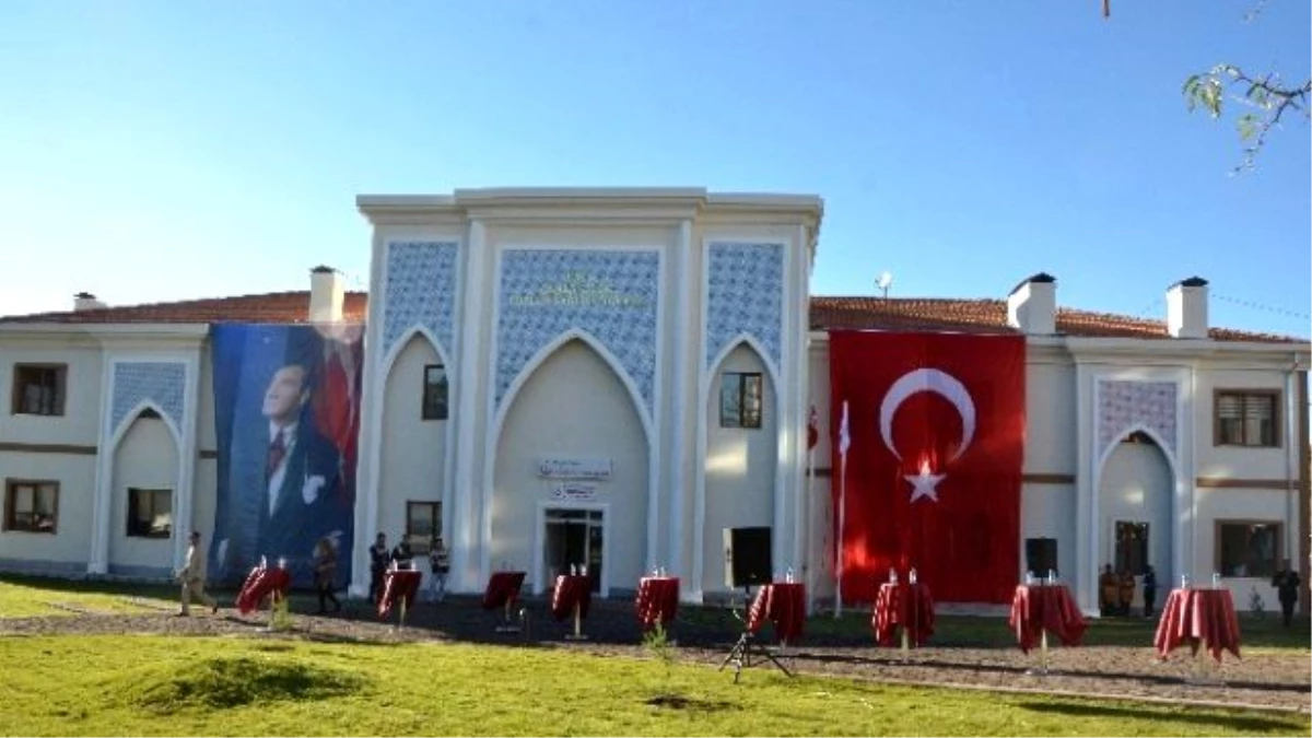 Hacı Osman Çilsal Aile Sağlığı Merkezi Mimarisi ile Dikkat Çekiyor