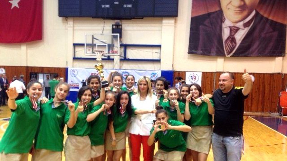 İkem Koleji Kız Basketbol Takımı Amatör Spor Kulüpleri Kupasında 2. Oldu