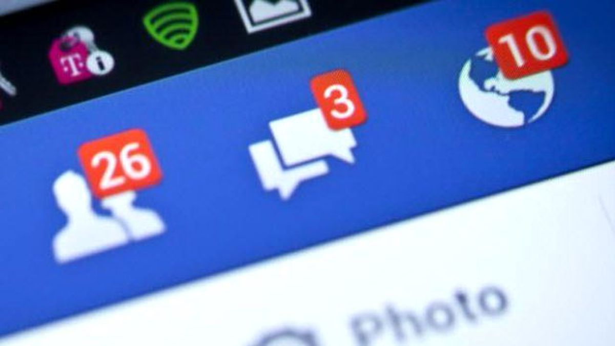 iPhone'un Pilini Facebook Tüketiyor