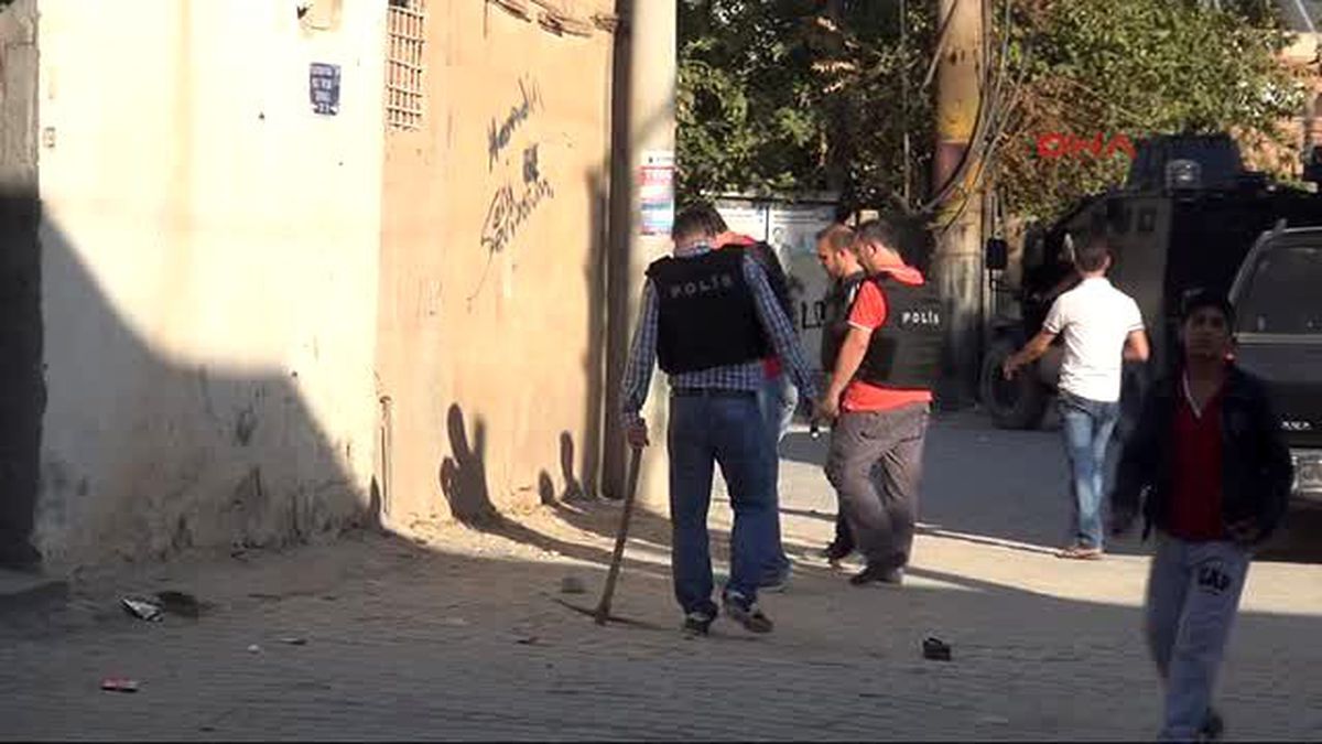 Nusaybin - Polis Nusaybin\'deki Duvarlarda Mermi Çekirdeği Aradı