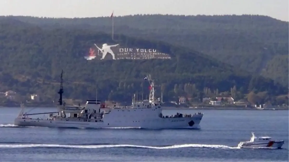 Rus Savaş Gemisi Çanakkale Boğazı\'ndan Geçiş Yaptı