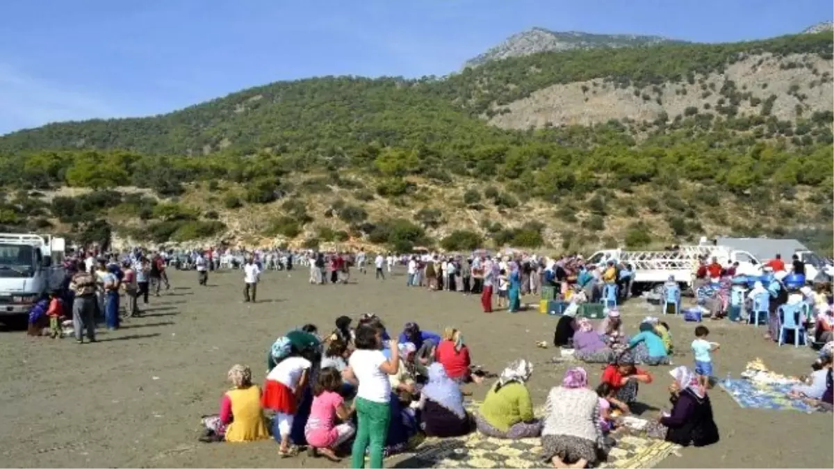 Seydikemer'de Şükür Yemeğine Binler Katıldı