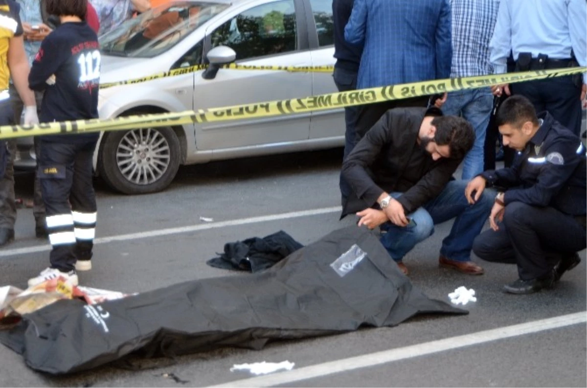 Şişli\'de 7\'inci Kattan Atlayan Genç Kadın Hayatını Kaybetti