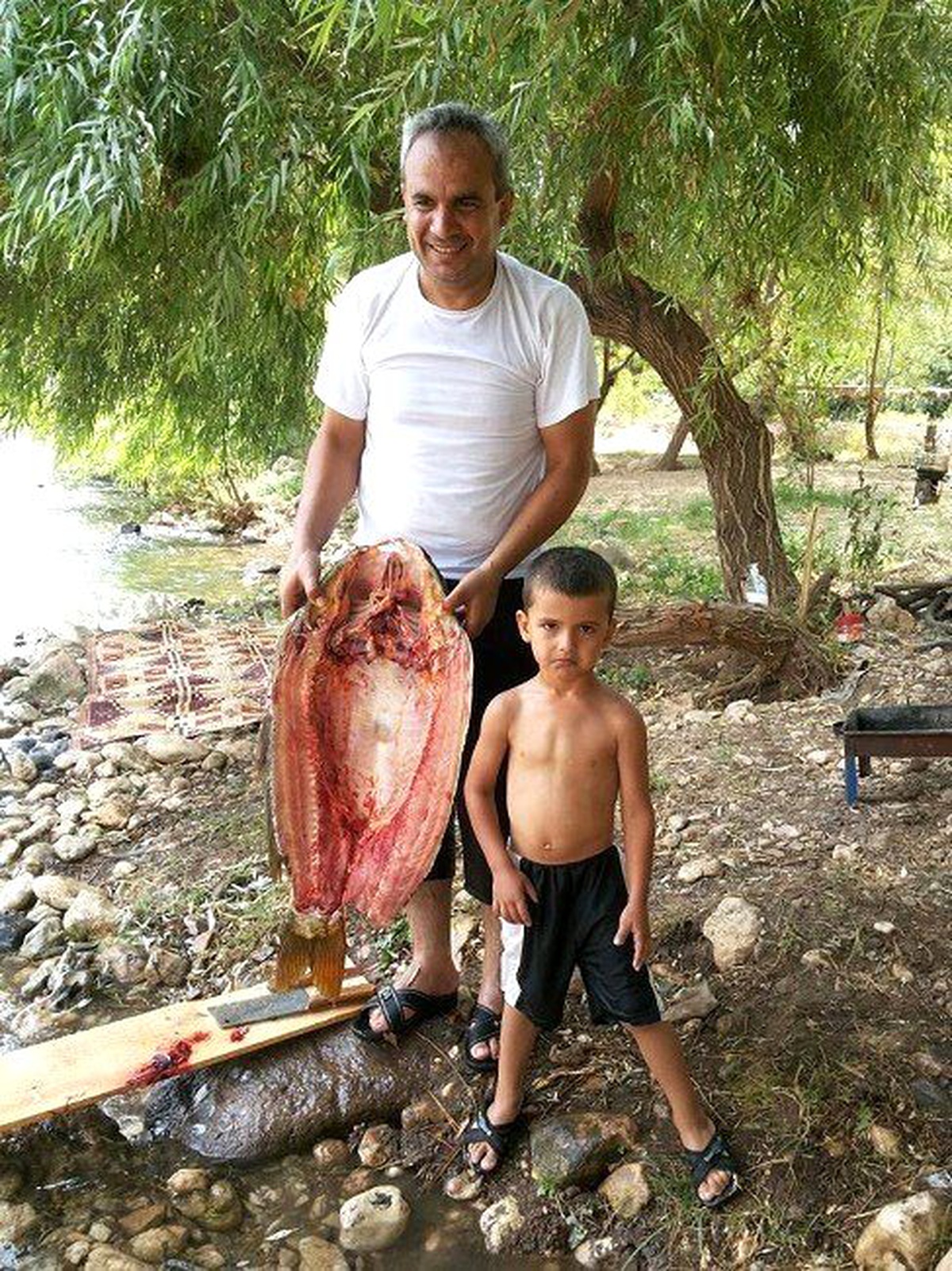 Sıtma Pınar Çayı\'nda Yakalanan 10 Kilogramlık Balık Şaşırttı