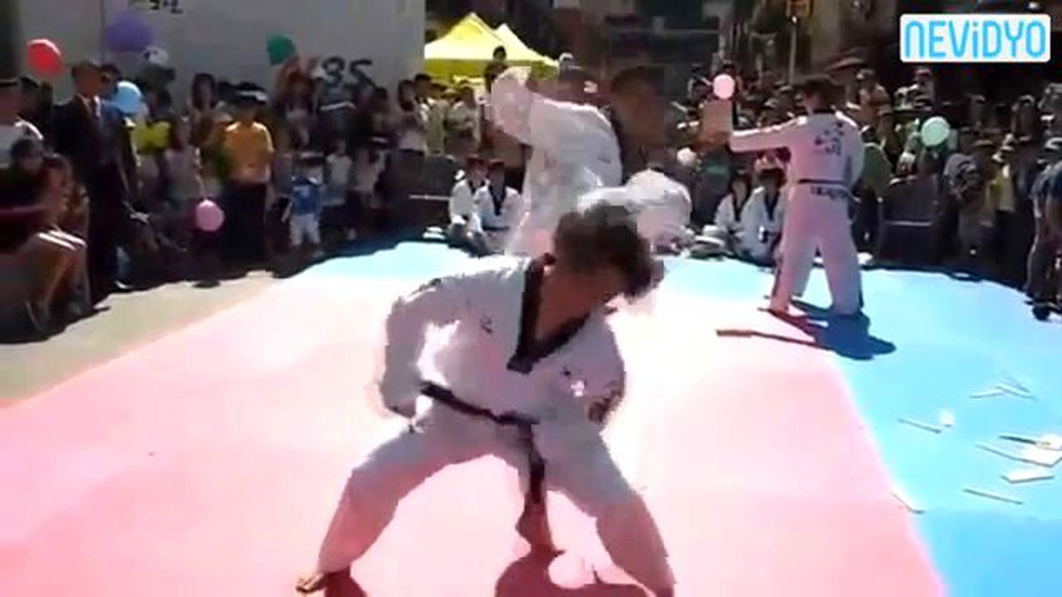 Şoke Eden Karate Gösterisi!