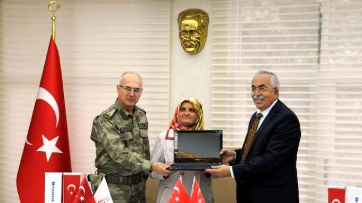 Tokat\'ta Şehit Çocuklarına Bilgisayar Verildi