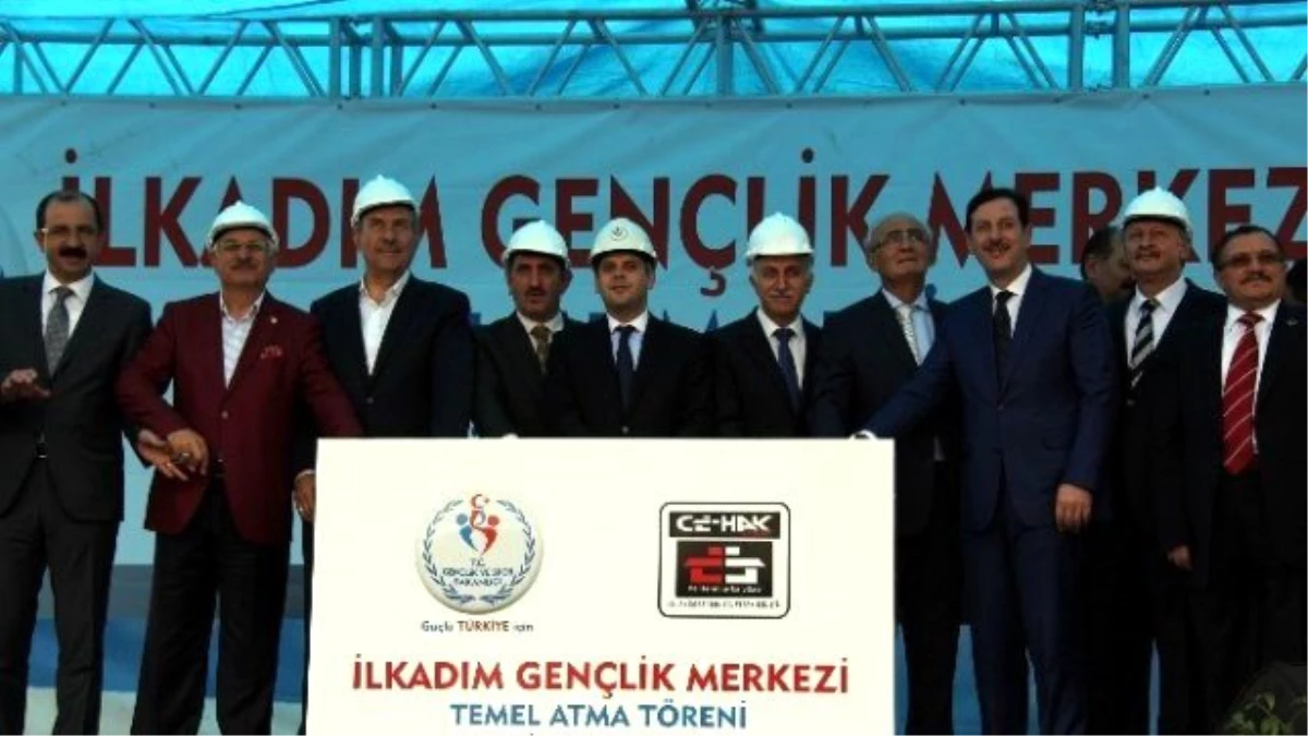 Türkiye\'nin En Büyük Gençlik Merkezinin Temeli Atıldı