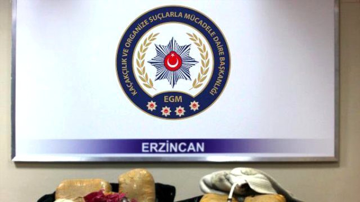 Valizdeki 17 Kilo Esrarla İlgili 4 Gözaltı
