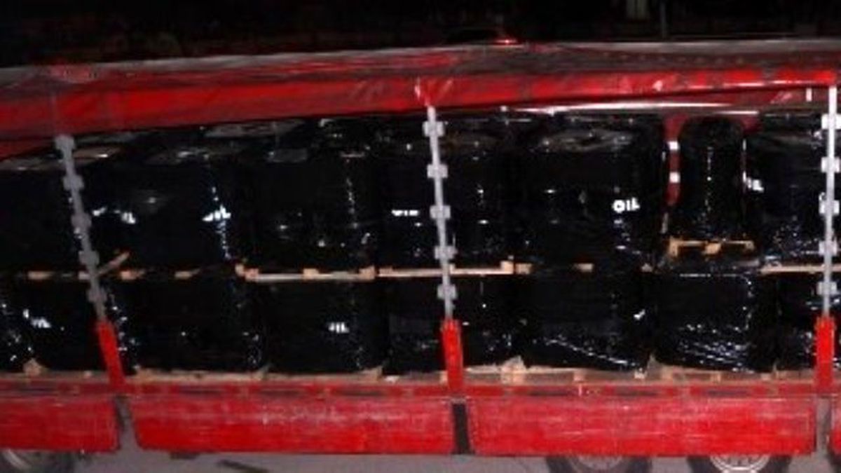 Yağ Varillerinden Binlerce Paket Kaçak Sigara Çıktı