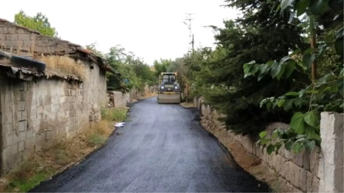 Yenimahalle Semtinde 4 Cadde ile 23 Sokakta Asfalt Çalışması