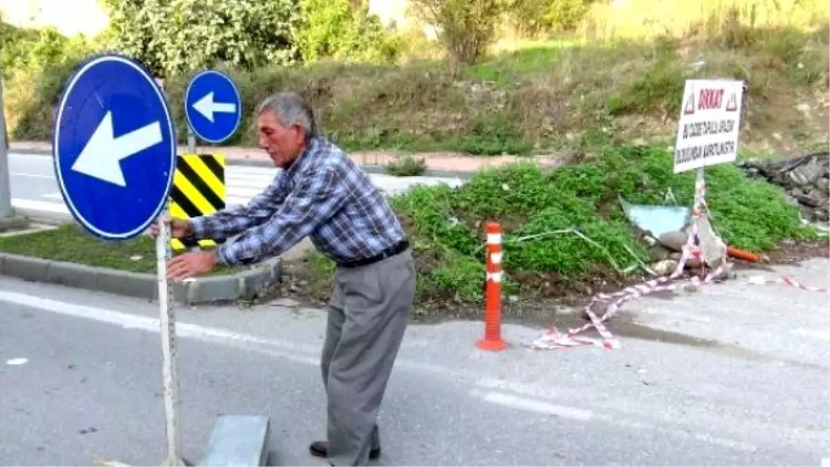 4 Şeritli Yolun 3 Şeridini Trafiğe Kapattı