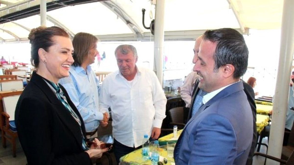 Ak Partili Nükhet Hotar\'dan Tam Gün Seçim Mesaisi