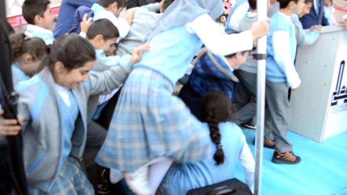 Akdağ\'ın Çağırdığı Öğrenciler Kürsüye Hücum Etti