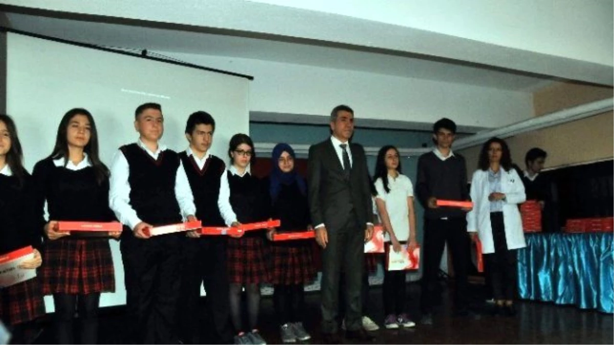 Akşehir\'de Öğrenciler Tabletlerine Kavuştu