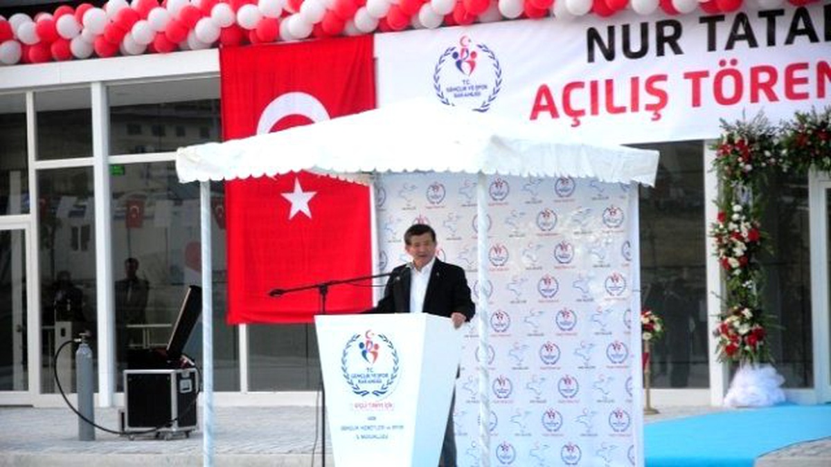 Başbakan Davutoğlu, Nur Tatar Spor Salonu\'nun Açılışını Yaptı
