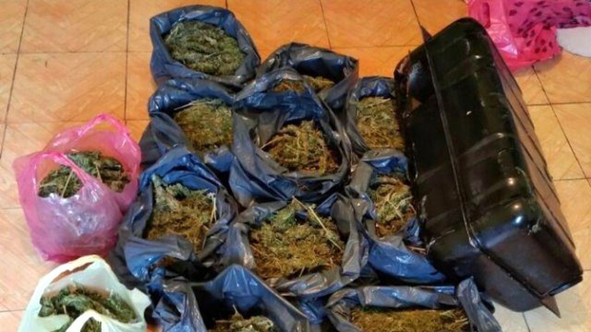 Benzin Deposunda Taşıdıkları 10.5 Kilo Esrarla Yakalandılar