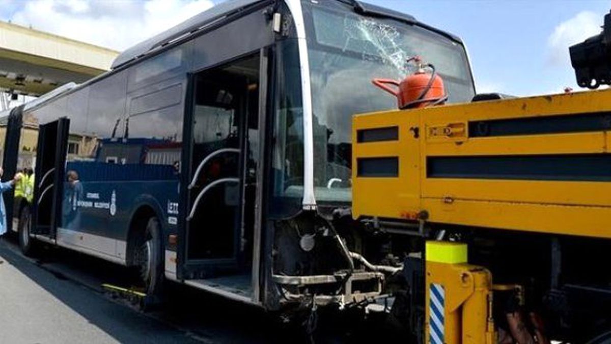 Boğaziçi Köprüsü'nde Metrobüs Kazası: 6 Yaralı