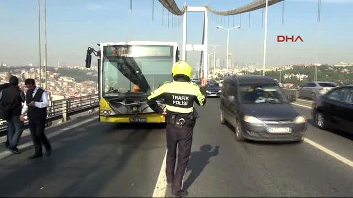 Boğaziçi Köprüsü\'nde Metrobüs Otomobile Çarptı : 6 Yaralı