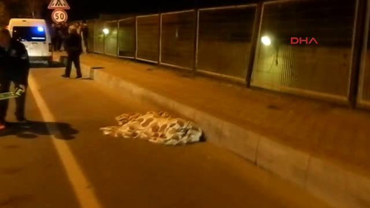 Bursa- Otobüs Durağına Giderken Otomobil Çarptı 1 Ölü, 1 Yaralı