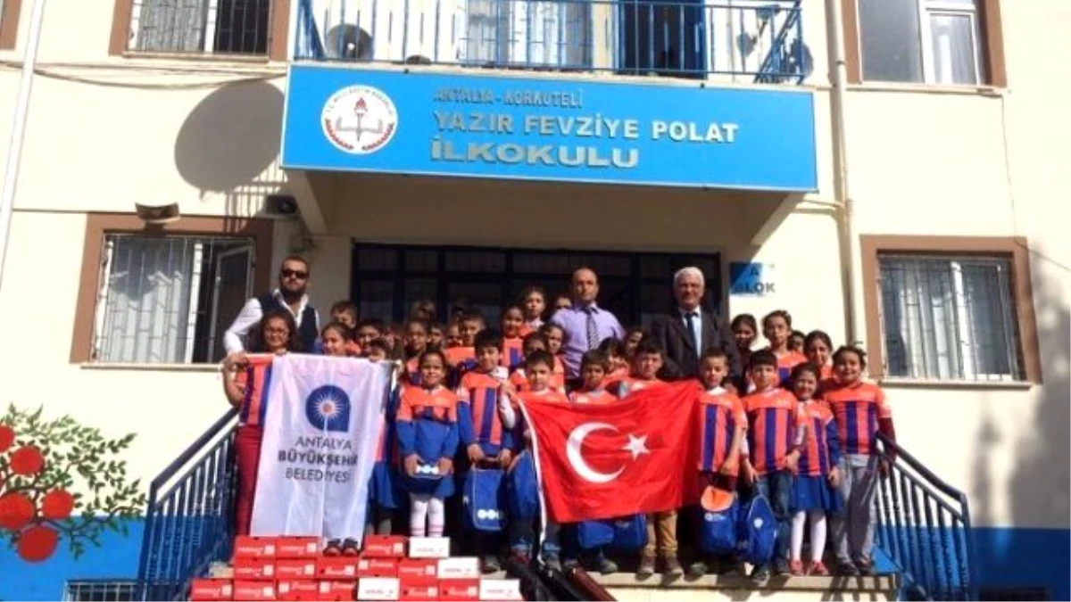 Büyükşehir Belediyesinden Yazır Fevziye Polat İlkokuluna Malzeme Yardımı