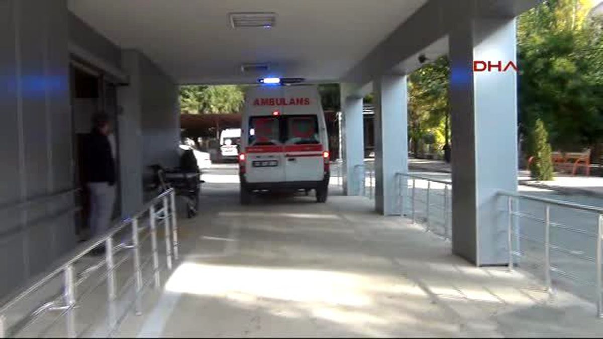 Çelikhan?da Otomobiller Çarpıştı: 4 Yaralı
