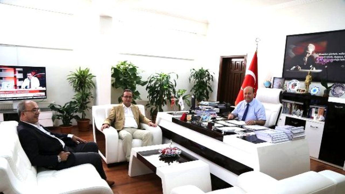 CHP Genel Başkan Yardımcısı Tezcan\'dan Başkan Özakcan\'a Ziyaret