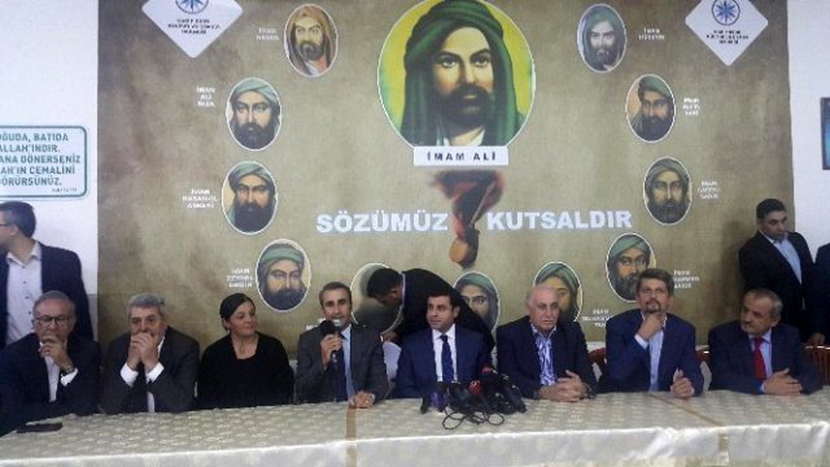 Demirtaş, Alevi Vatandaşlarla Bir Araya Geldi