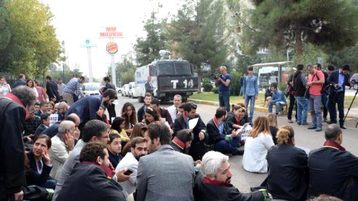 Diyarbakır Barosu Avukatlarından Elçi\'ye Destek